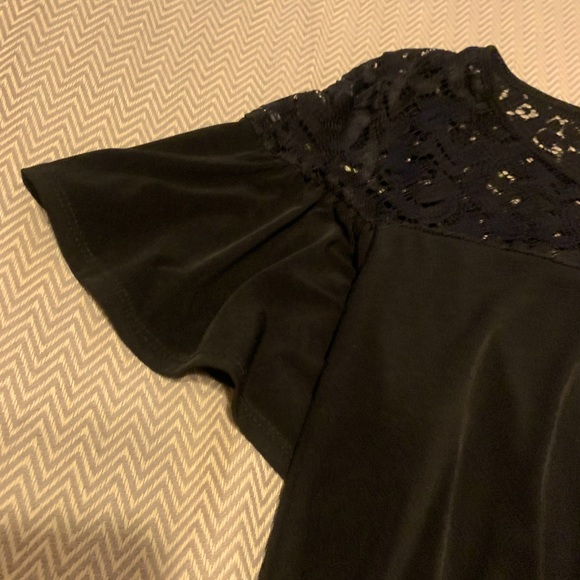 AMANA black top with lace illusion neckline. Flutter sleeves. Size 3x. - Picture 4 of 4
